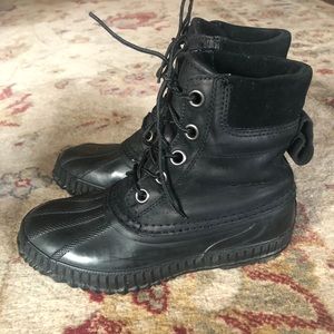 Sorel waterproof duck boots in like new EUC.